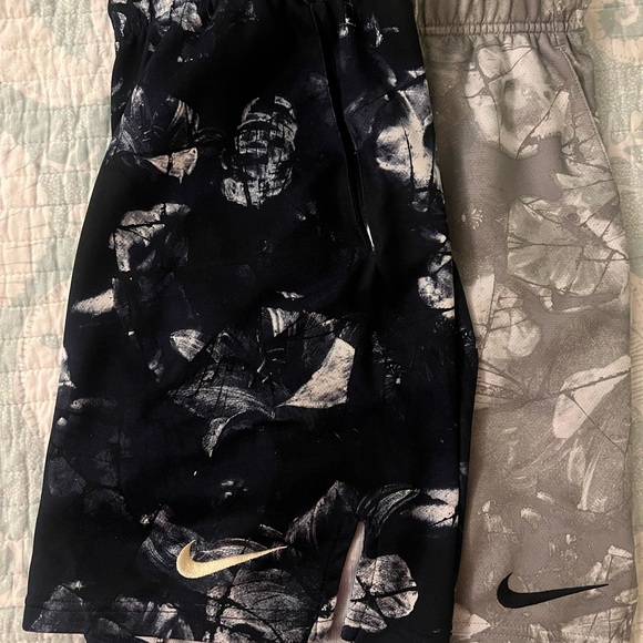 Two pair of Nike Dri-Fit Men’s Shorts Size Medium - Picture 7 of 8
